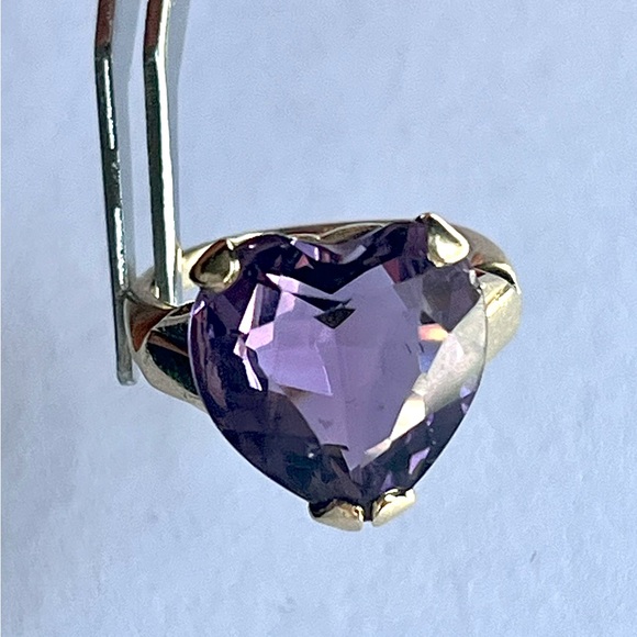 Vintage Jewelry - 5.3 Grams 14K Yellow Gold Amethyst Heart Ring- Size 5